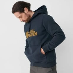 FJÄLLRÄVEN LOGO HOODIE M Herren - Kapuzenpullover 15 FJÄLLRÄVEN LOGO HOODIE M Herren - Kapuzenpullover -Globetrotter Verkäufe 5638003707 d fjaellraeven logo hoodie m fjaellraeven 24